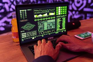 Nový typ kybernetického podvodu vám vyprázdní celý účet - Médium.cz