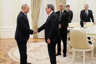 Ochromená Kuba je na pokraji zhroucení, o pomoc žebrá v Moskvě - Novinky