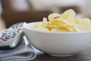 Ze 100 gramů „brambůrkovou“ metodou na 60 aneb Balení oblíbených chipsů za stejnou cenu - Novinky