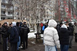 Vajíčka létala, megafon burácel. Utýraná kočka přivedla lidi do ulic i na venkov