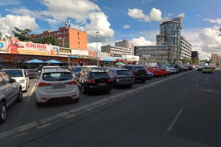 Lidé nemají kam dávat auta. Praha 4 chce zavést parkovací zóny i přes noc - Zdopravy.cz