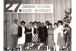 První lahev se otevírala v deset ráno. Opilost byla v socialismu únikem z reality - Seznam Zprávy