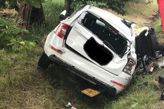 Srážka s kamionem zcela zdemolovala osobní auto, dva lidé zemřeli - Novinky