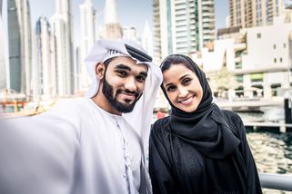 „Na dovolené jsem se zamilovala do Araba. Chci si ho vzít,“ píše Lucie (29)