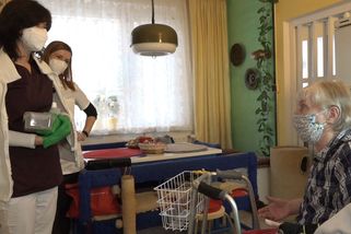 Registrační systém zabránil seniorům ze středních Čech nechat se naočkovat - Novinky