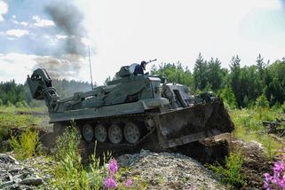 Z Armaty nic, z T-90M univerzální řešení: Ruské ženijní vojska dostávají UBIM