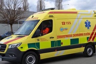 Unavený řidič dodávky naboural na D1 do kamionu, kolona aut se táhne až za Brno