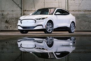 Ford chce zachránit prodeje elektromobilů pomocí spalovacího motoru - Novinky