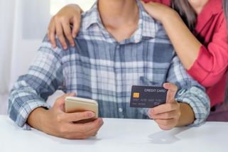 Nákup dřeva nevyšel. Rodina z Prostějovska poslala 33 tisíc korun podfukáři