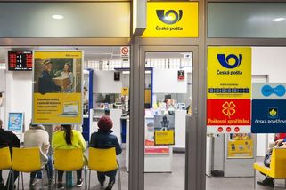 Pošta zdraží doručení důchodu, poplatek se pomalu šplhá ke sto korunám - Novinky