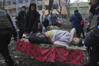 Lavrov hájí útok na porodnici: Radikální skupina Azov tam měla základnu - Novinky