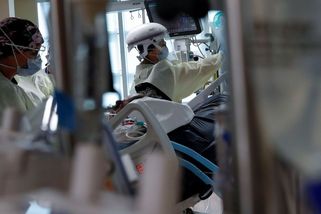 Očkovaný pár zemřel v USA během minuty - Novinky