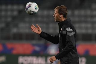 Ahoj, já jsem Tomáš. Souček se musel seznamovat s neznámými spoluhráči - Sport.cz