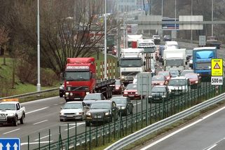 Dopravci v pondělí zablokují Česko. Vadí jim vysoké ceny paliva