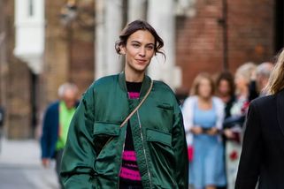 Nejvíc sexy džíny jara se vrací, zeštíhlují nohy a nosí je i Kate Moss