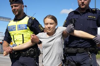 Greta si nedá pokoj. Policie ji zase odvlekla, pár hodin předtím dostala pokutu - Novinky