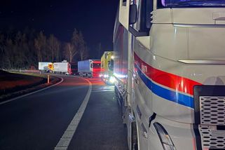 Policisté na D1 na Vysočině znovu kontrolovali špatně parkující řidiče kamionů