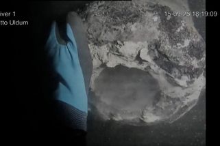 Kosti námořníků, děla a uniformy. Na dně kodaňského přístavu objevili přes dvě stě let starý vrak válečné lodi - Novinky