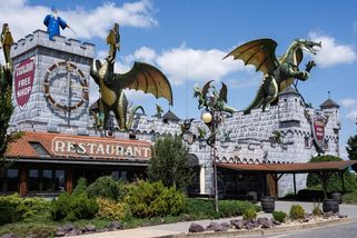 FOTO: Bizár na českých hranicích. Co všechno lze pořídit cestou do Rakouska - Novinky