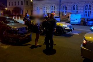 Řidička v centru Prahy nabourala několik aut, nadýchala přes 2 promile - Novinky