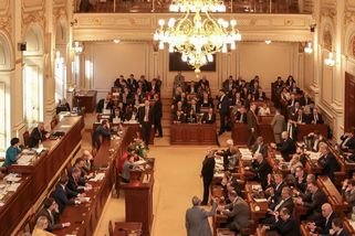 Ve Sněmovně se šňupal kokain. Ochranka našla drogu na pánské toaletě - Seznam Zprávy