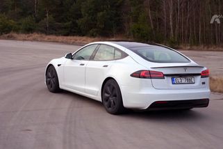 Tento elektromobil přesprintuje i Bugatti Chiron. Jeho provoz je přitom levnější než u Octavie | Autosalon TV Prima