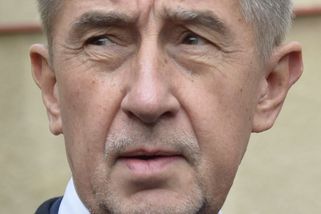 Důchodci jako figuranti. Babiš, Okamura a skutečný cíl opozičních obstrukcí - Médium.cz