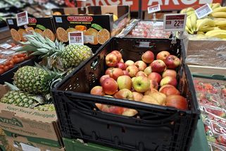 Desítky tisíc tun českých jablek ve skladech. Proč se domácí ovoce nedostává k zákazníkům?