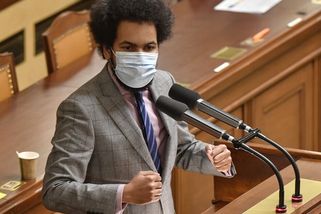 Dominik Feri opustil politiku se 3 miliony korun v kryptoměnách