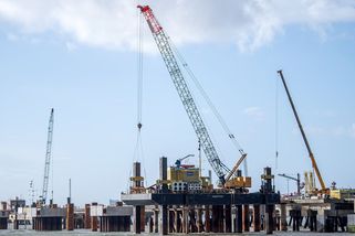 U evropských břehů stojí desítky lodí s LNG a nemohou vyložit náklad - Seznam Zprávy