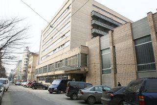 Fiala: Na odstranění plotu kolem Českého domu v Moskvě odpovíme - Novinky