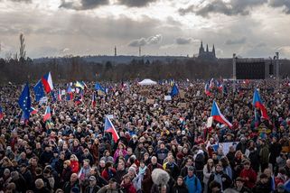 Někdy je třeba ukázat sílu, řekl herec Trojan. Protest Milionu chvilek zaplnil pražskou Letnou