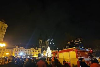 Kam doběhneme, tam už nejsou. Jak strážníci v Praze číhali na odpalování rachejtlí - Novinky