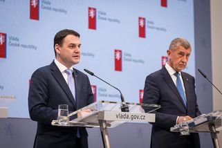 Jednání na rovinu asi nezná. Ať si Babiš vezme Macinku