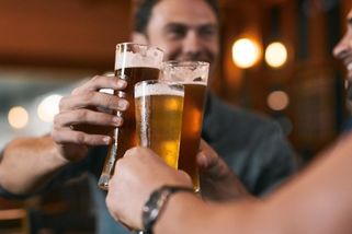 Co se děje s tělem, když pijete pivo každý den? Pozitivních účinků je opravdu poskrovnu