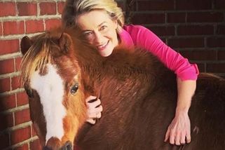 Šéfka Evropské komise pomstila poníka Dolly. Vlci přišli o přísnou ochranu