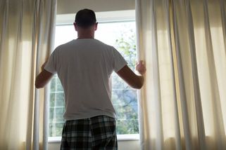 Britský hotel hrozí hostům tučnou pokutou, jestliže se při fotbale podívají z okna - Novinky