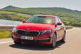 Vyzkoušeli jsme omlazenou Škodu Octavia: Základní nafta je úsporná jak legendární 1.9 TDI, tříválec nám chybět nebude - Garáž.cz