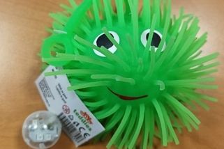 Panenky plné chemického koktejlu i závadná kosmetika. Přibývá hlášení nebezpečných výrobků - Novinky