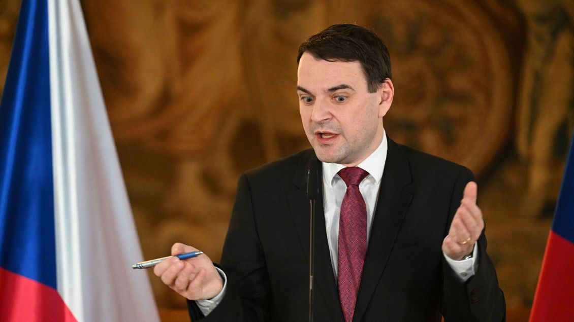 Takto k agresorovi přistupuje připodělaný slaboch....