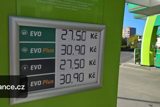 Vláda snížila spotřební daň u nafty a zastropovala marže pumpařů. Kolik řidiči ušetří?