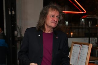 Bizarní vystoupení poslance SPD v České televizi. Ševčík si pletl barvy, zasáhnout musela moderátorka