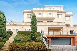 Trofejní ležák v Troji koupil ústecký miliardář. Vila po zakladateli AAA Auto projde nákladnou rekonstrukcí