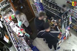 Rozsáhlý švindl s podvodnými SMS o nedoručené zásilce: Policie zadržela čtveřici podezřelých - Novinky