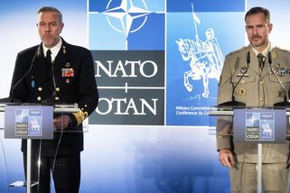 Ukrajinci by neměli mít omezení na užití zbraní jen na své území, shodl se Řehka s Bauerem - Novinky