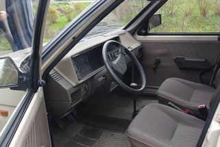 Na prodej je Škoda Favorit od prvního majitele. Ten ji vlastní skoro 38 let, dokonce ji před časem renovoval - Garáž.cz