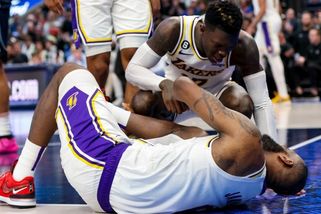 A pak se ozvalo křup... Jak zraněný LeBron James zavelel k senzačnímu obratu