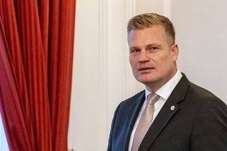 Turek se snaží vylízat z průšvihu v Bruselu. Mizernou angličtinu zdůvodňoval bizarním důvodem