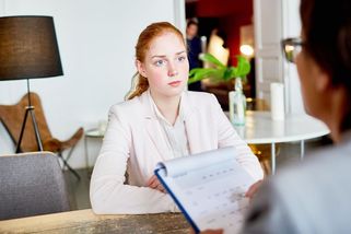 Šla jsem na pohovor do knihkupectví. Když jsem slyšela, co chtějí za minimální mzdu, zvedla jsem se - Médium.cz