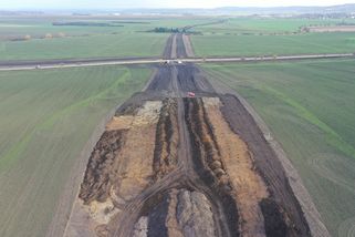 Střídavý třípruh z Mladé Boleslavi na Jičín. Stavba osmikilometrové spojky začne v květnu